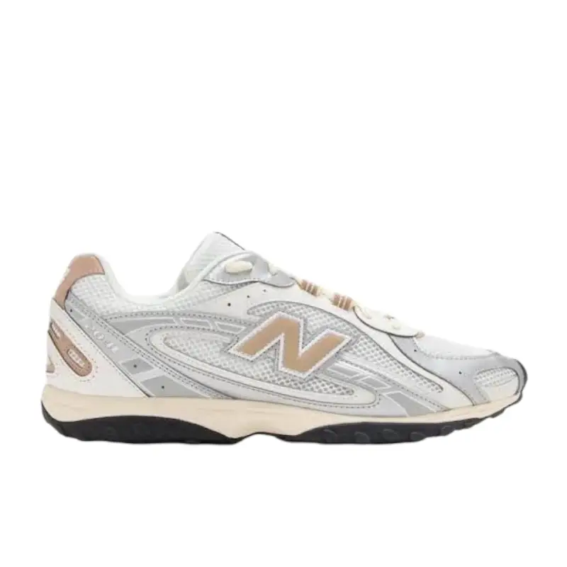 IMG_7134.webp New Balance 204L sneaker in the silver metallic and flat taupe - Image 1