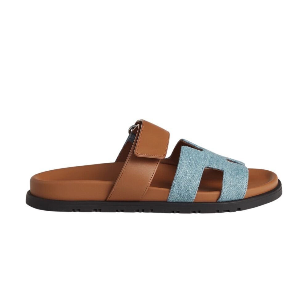 chypre-sandal-231125Z-CB-worn-3-0-0-800-800_g-Photoroom.jpg Hermes Chypre Sandal Bleu Clair / Naturel - Image 1